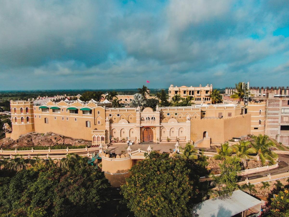 Heritage Khirasara Palace Rajkot Buitenkant foto