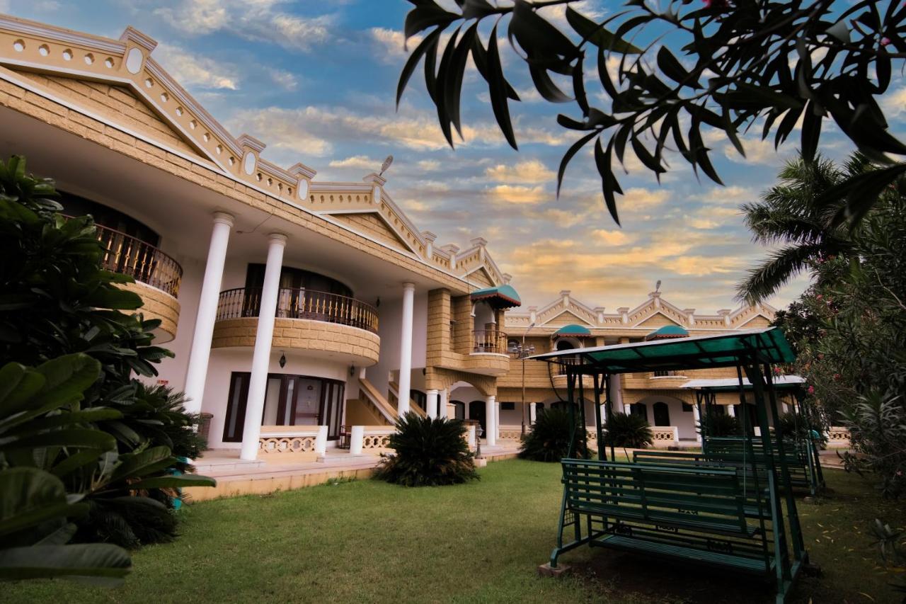 Heritage Khirasara Palace Rajkot Buitenkant foto