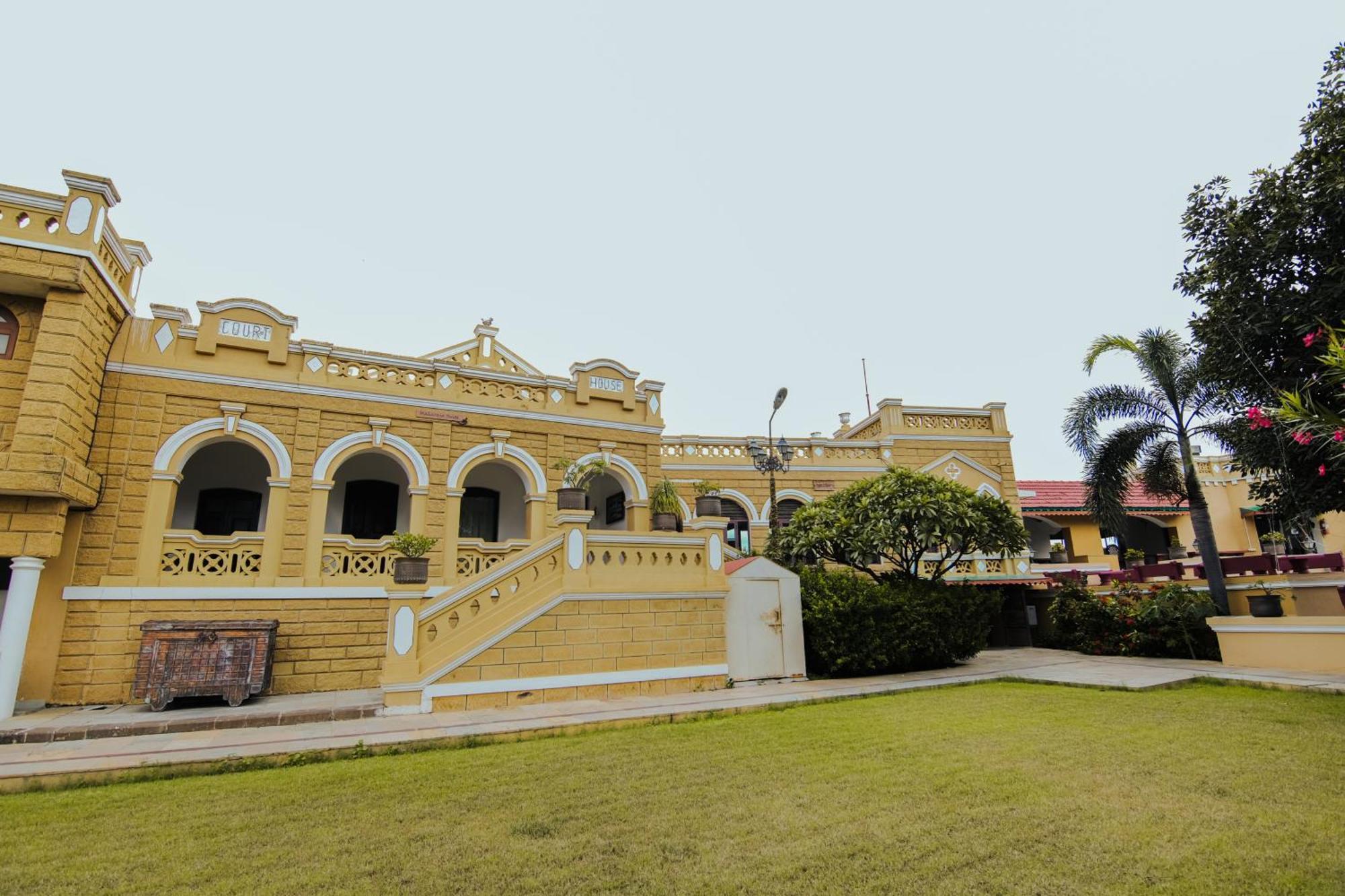 Heritage Khirasara Palace Rajkot Buitenkant foto