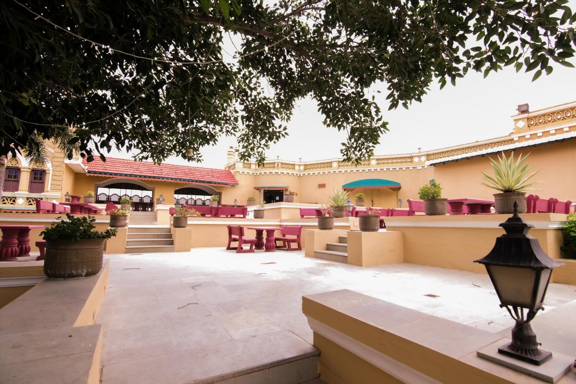 Heritage Khirasara Palace Rajkot Buitenkant foto